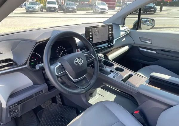 Toyota Sienna cena 209400 przebieg: 16990, rok produkcji 2021 z Narol małe 436